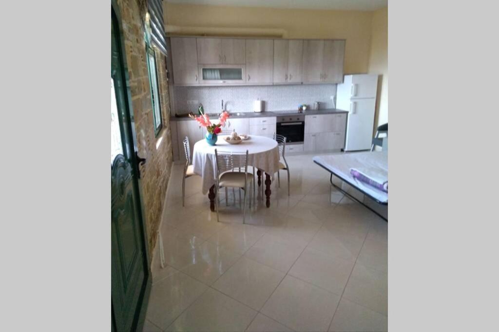 Villa Roses-Mourteri Luaran gambar
